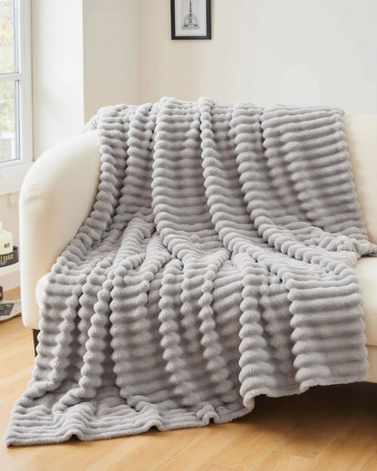 Cloudy - Cozy Fleece Blanket