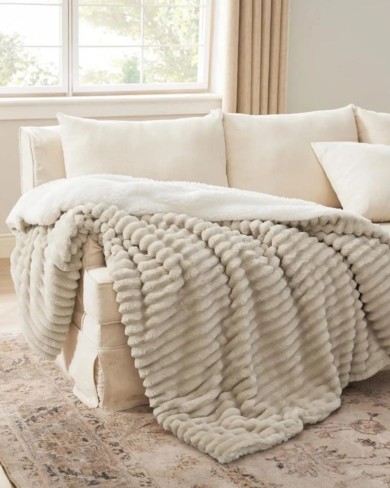 Cloudy - Cozy Fleece Blanket